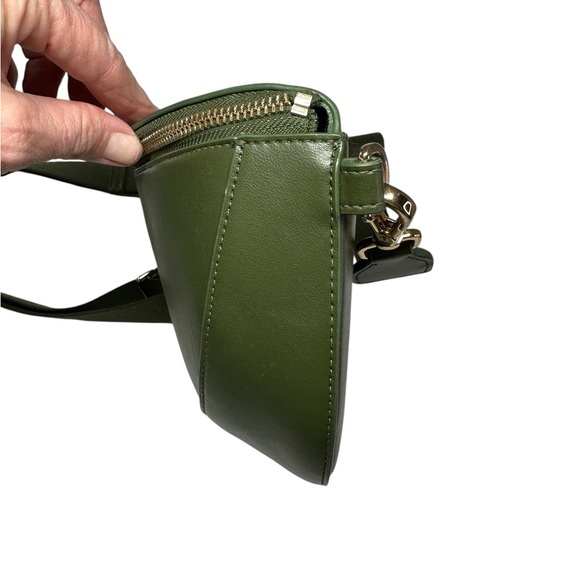 Lululemon Leather Alternative Saddle Crossbody Bag 2L Barracks Green/Gold - Picture 4 of 12